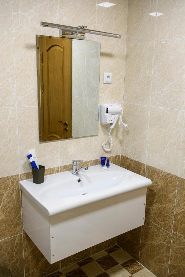 דושאנבה Hotel Shumon מראה חיצוני תמונה